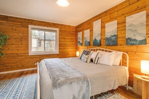 Interior - Woodsy Hideaway Near Olympic National Park! (Hoodsport)