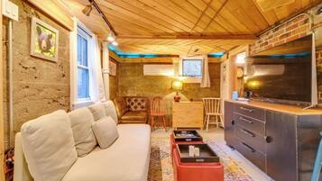 Apartment (0 Bedroom) | Interior