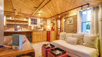 Apartment (0 Bedroom) | Interior