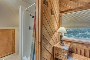 Interior - Hot Tub, Spacious Deck: Woodsy Haven in Ruidoso! (Ruidoso)