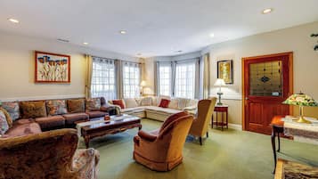 Casa (Multiple Bedrooms) | Parte interna