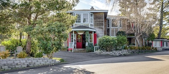 'the Pickford House' - Luxury Central Coast Stay!