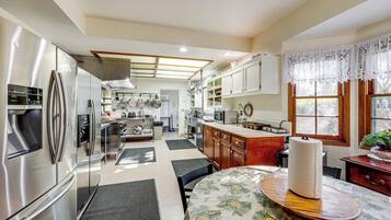 Casa (Multiple Bedrooms) | Parte interna