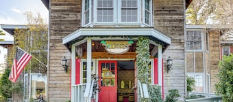 'the Pickford House' - Luxury Central Coast Stay!