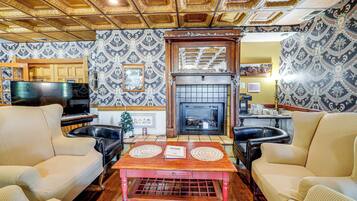 Casa (Multiple Bedrooms) | Parte interna