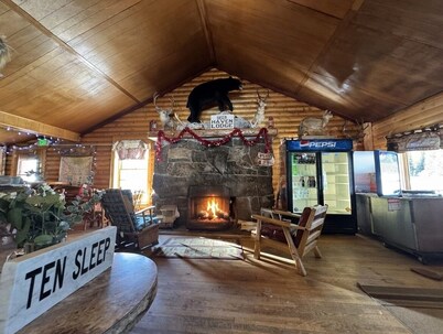 Suite 5 at Deer Haven Lodge - Riverside Retreat! Relax in Ten Sleep!