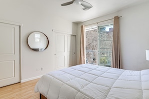 Interior - Walk to Bart Station: Richmond Townhome w/ Balcony (Richmond)