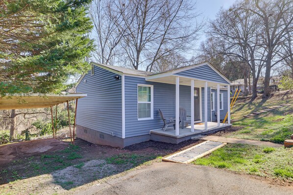 House (2 Bedrooms) | Front of property - < 3 Mi to Downtown Greenville! Convenient 2BR Home (Greenville)