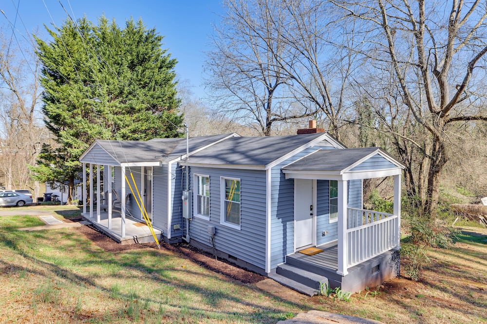 < 3 Mi to Downtown Greenville! Convenient 2BR Home - Roper Mountain, SC