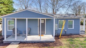 A single-story house with a porch, a door, and a small window. - < 3 Mi to Downtown Greenville! Convenient 2BR Home (Greenville)