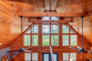 Interior - Tennessee Tee, 3 BR, 3BA, Sleeps 6 & Mountain View (Townsend)