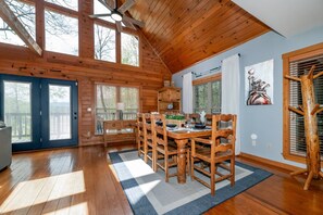 Dining - Tennessee Tee, 3 BR, 3BA, Sleeps 6 & Mountain View (Townsend)