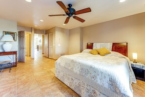 Interior - Relax Poolside + Walk to Ocean! Solana Beach Condo (Solana Beach)