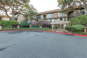 Interior - Relax Poolside + Walk to Ocean! Solana Beach Condo (Solana Beach)