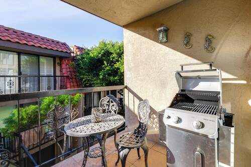 Relax Poolside + Walk to Ocean! Solana Beach Condo