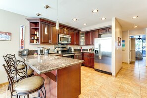 Interior - Relax Poolside + Walk to Ocean! Solana Beach Condo (Solana Beach)