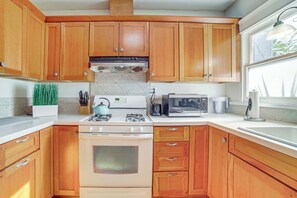 House (3 Bedrooms) | Interior - Home 1/2 Mi to Dtwn Riverside: Families Welcome! (Riverside)