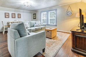 Apartment (2 Bedrooms) | Interior - 1 Mi to Rogue River: Walkable Grants Pass Retreat (Grants Pass)