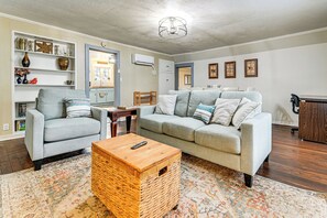 Apartment (2 Bedrooms) | Interior - 1 Mi to Rogue River: Walkable Grants Pass Retreat (Grants Pass)