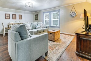 Interior - 1 Mi to Rogue River: Walkable Grants Pass Retreat (Grants Pass)