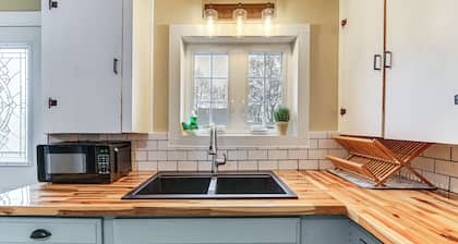 1 Mi to Rogue River: Walkable Grants Pass Retreat