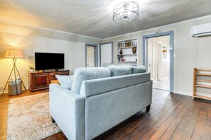 Interior - 1 Mi to Rogue River: Walkable Grants Pass Retreat (Grants Pass)