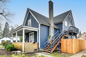 Interior - 1 Mi to Rogue River: Walkable Grants Pass Retreat (Grants Pass)