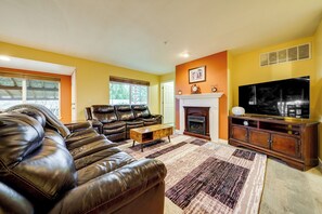 Interior - Pet-friendly Seatac Retreat 6 Mi to Puget Sound! (SeaTac)
