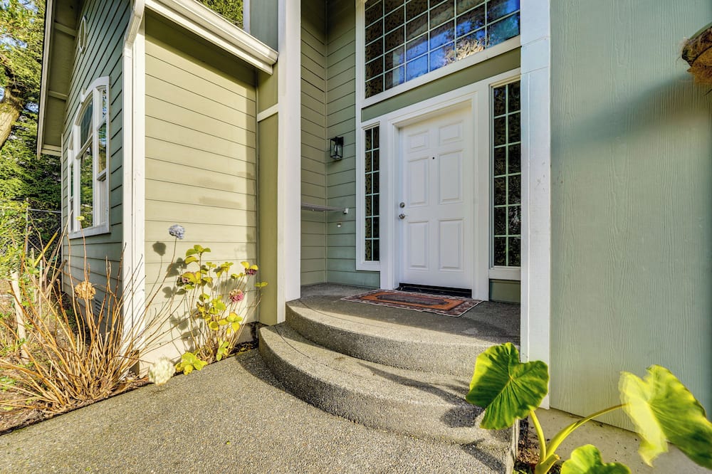 Pet-friendly Seatac Retreat 6 Mi to Puget Sound! - Tukwila, WA