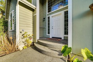 House (5 Bedrooms) | Interior