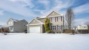 House (4 Bedrooms) | Front of property