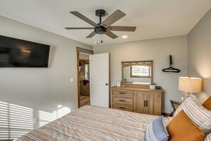 Interior - Spacious Patio & Yard! Family Home in Byrdstown (Byrdstown)