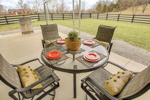 Interior - Spacious Patio & Yard! Family Home in Byrdstown (Byrdstown)