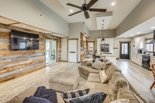 Spacious Patio & Yard! Family Home in Byrdstown