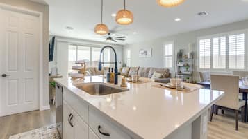 Talo (4 Bedrooms) | Sisätilat