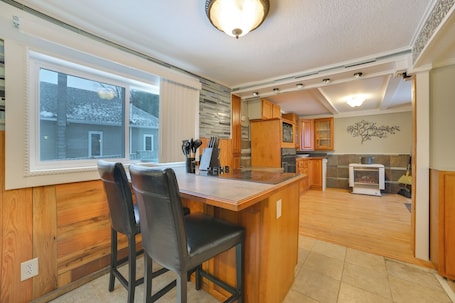 Interior. Boyne Mtn Adventure Hub 4 Mi to Slopes & Golf
