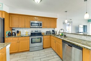 Interior - 4 Mi to Siesta Key Beach: Condo w/ Private Patio (Sarasota)