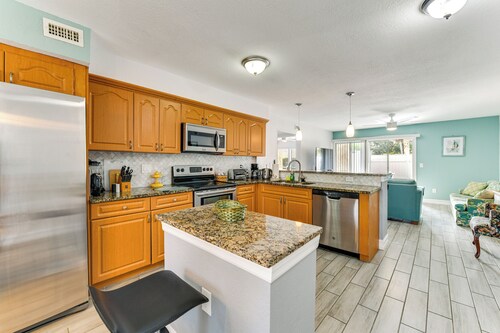 4 Mi to Siesta Key Beach: Condo w/ Private Patio