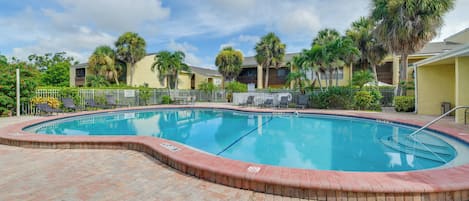 Apartment (2 Bedrooms) | Front of property