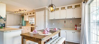 Paddle, Swim & More! Charming Home in High Springs