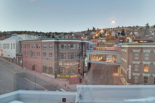 Steps to Casinos & Shuttle! Central City Home Base