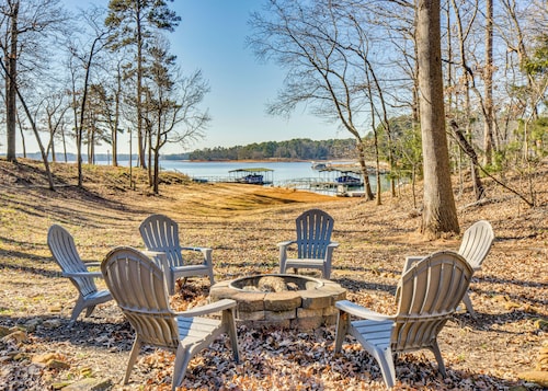 Lake Haven on Lake Hartwell: Home w/ Hot Tub!