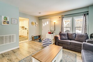 House (2 Bedrooms) | Interior - Woodsy & Charming! Applegate Cabin w/ Large Yard (Applegate)