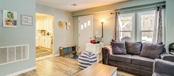 Woodsy & Charming! Applegate Cabin w/ Large Yard