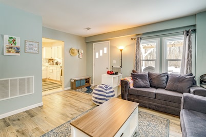 Woodsy & Charming! Applegate Cabin w/ Large Yard