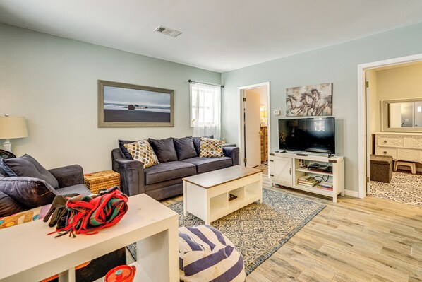 House (2 Bedrooms) | Front of property - Woodsy & Charming! Applegate Cabin w/ Large Yard (Applegate)