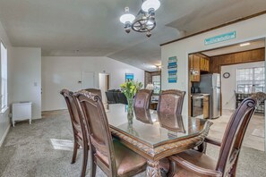 Interior - Beach Gear & Cruiser Bicycles: Quiet Pensacola Gem (Pensacola)