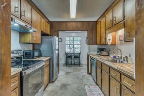 Interior - Beach Gear & Cruiser Bicycles: Quiet Pensacola Gem (Pensacola)