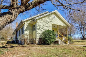 House (2 Bedrooms) | Interior - 2 Mi to Downtown Mount Airy! Cozy Home (Mount Airy)