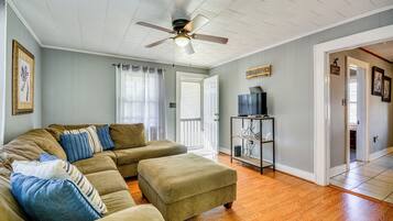 House (2 Bedrooms) | Interior